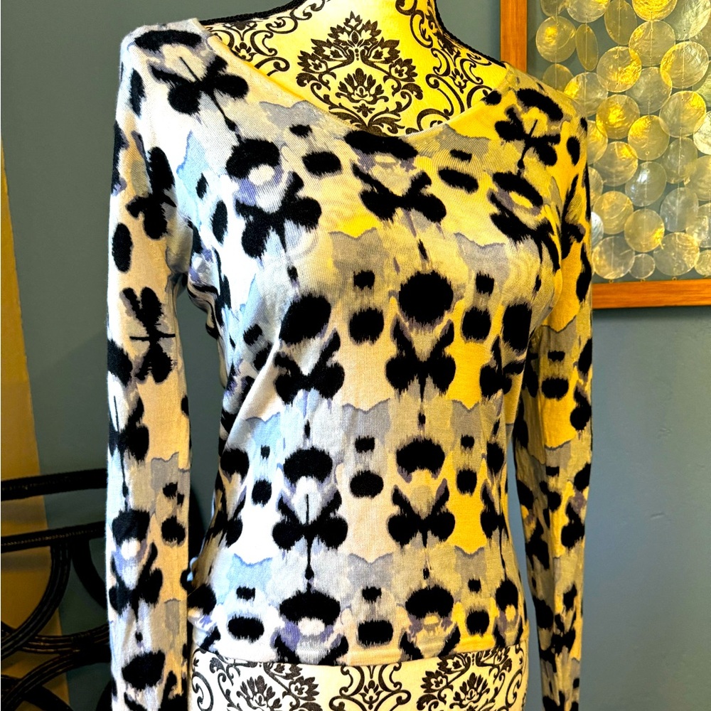 TSE Cashmere Cream Sweater with Blue Pattern Sz. S